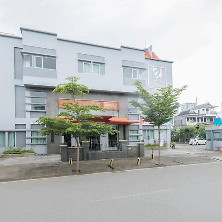 Oyo 424 Asia Hotel Makassar Exterior foto