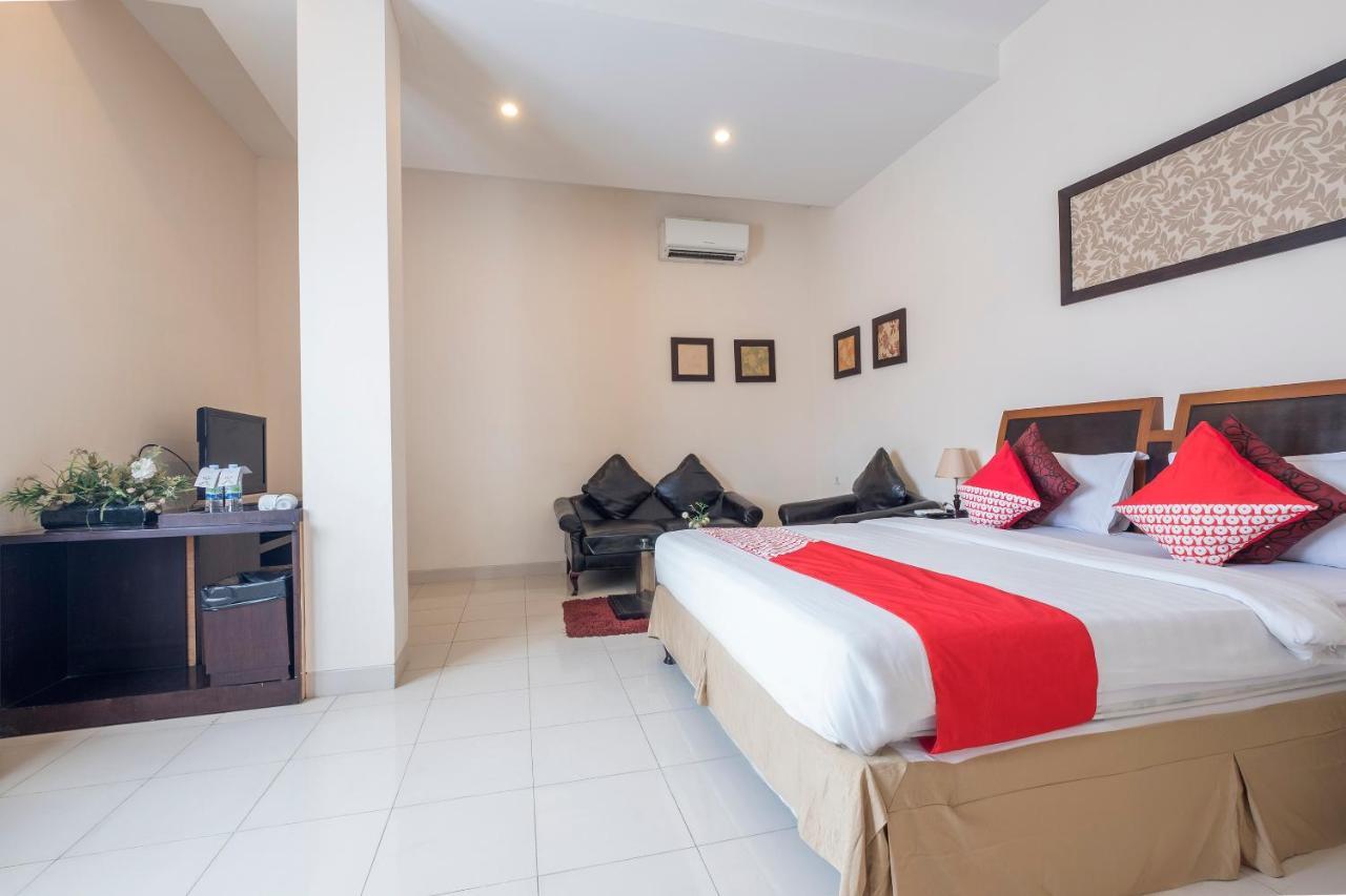 Oyo 424 Asia Hotel Makassar Exterior foto