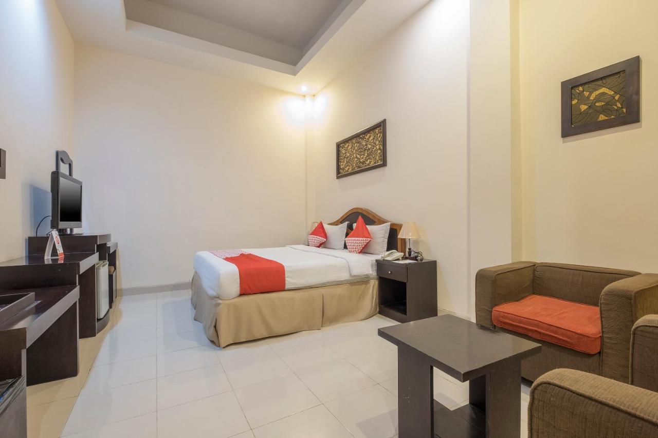 Oyo 424 Asia Hotel Makassar Exterior foto