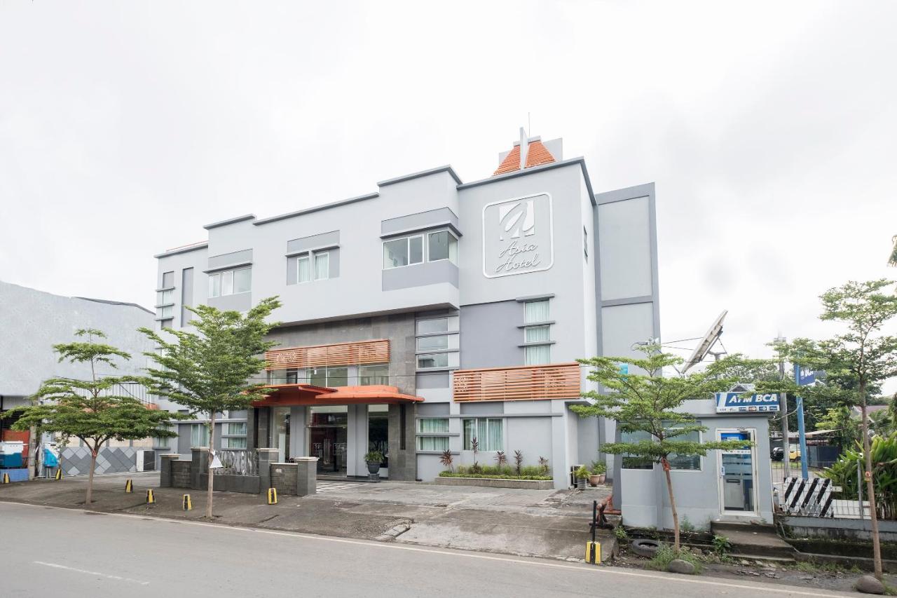 Oyo 424 Asia Hotel Makassar Exterior foto